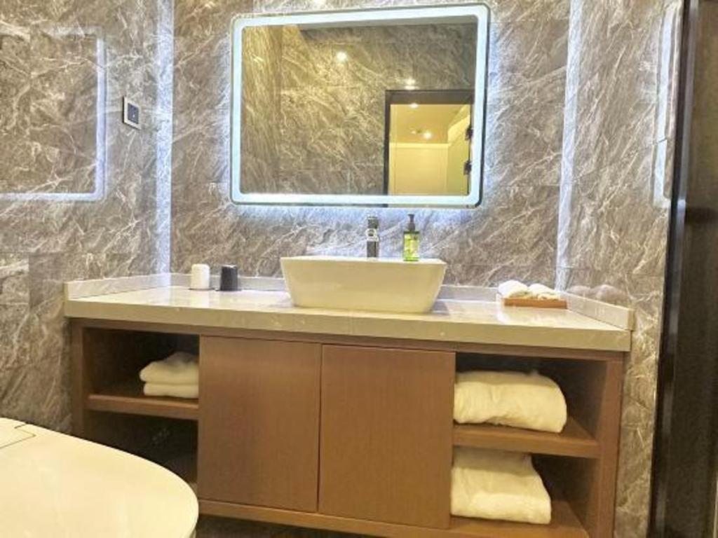 Hotel Hongqiao Pujue International Zhongshan Park Metro Station 4*