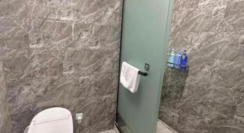 Hotel Hongqiao Pujue International Zhongshan Park Metro Station 4*