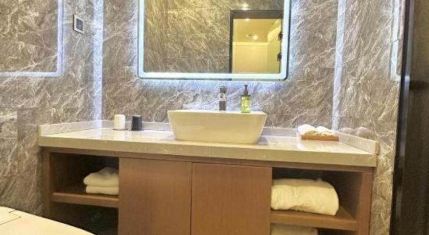 Hongqiao Pujue International Zhongshan Park Metro Station Hotel Shanghai