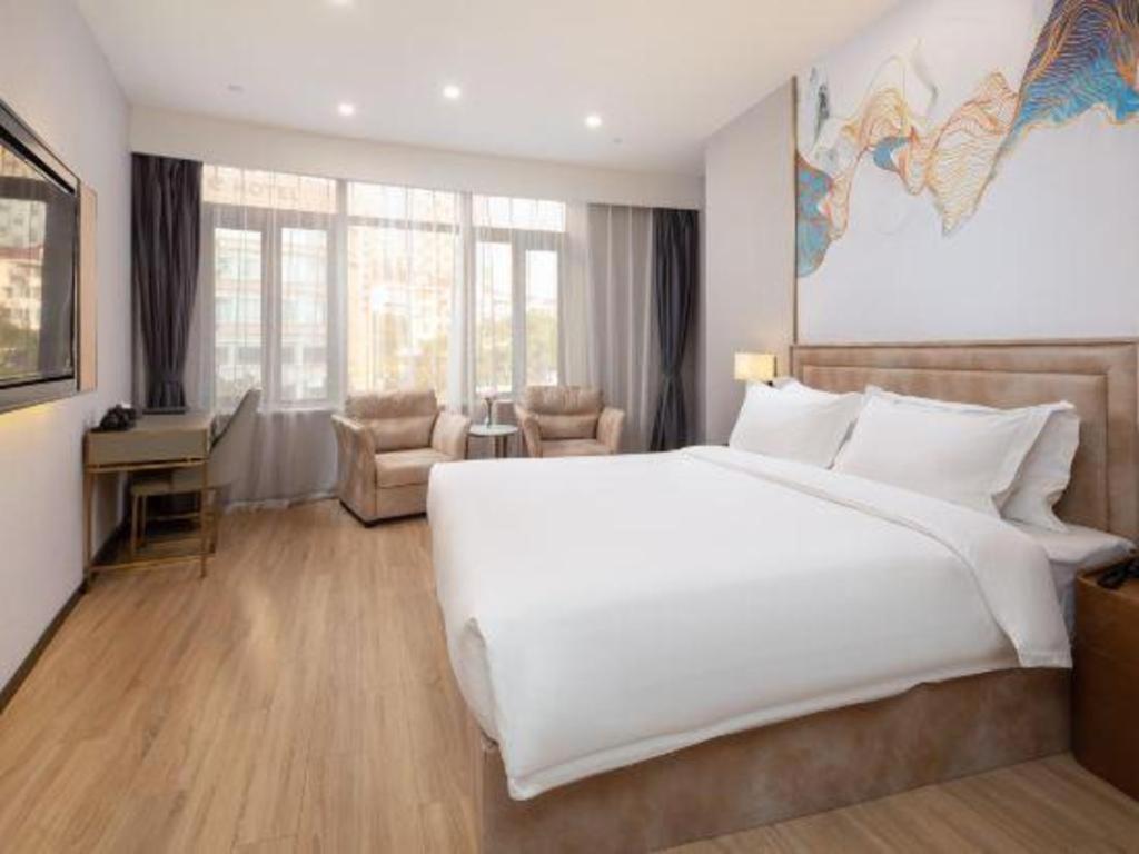 Hotel Hongqiao Pujue International Zhongshan Park Metro Station
