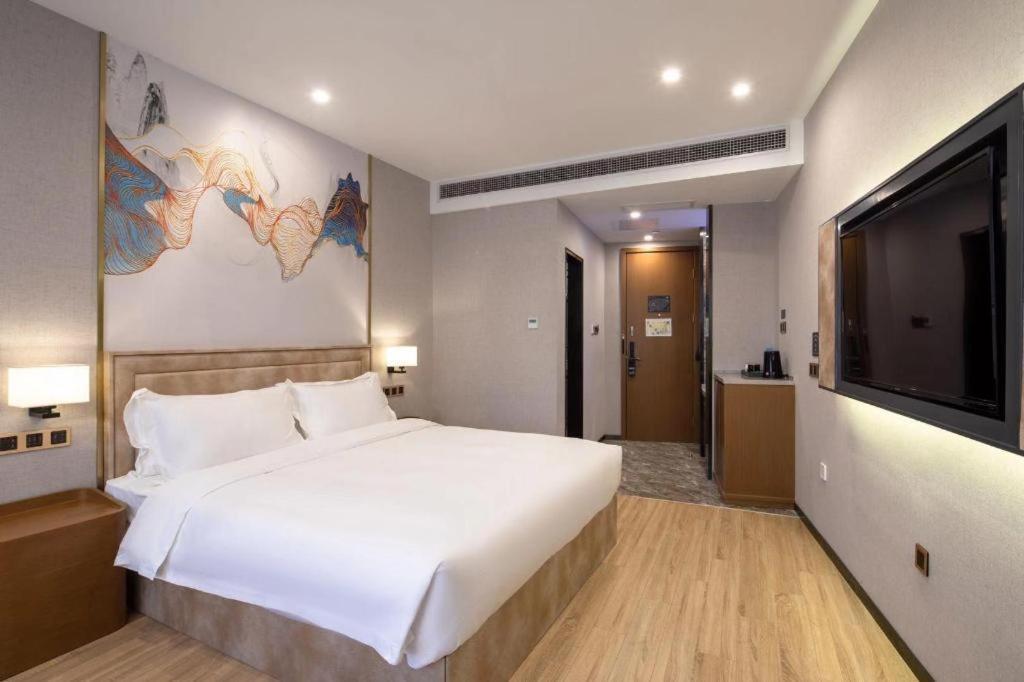 Hotel Hongqiao Pujue International Zhongshan Park Metro Station 4*