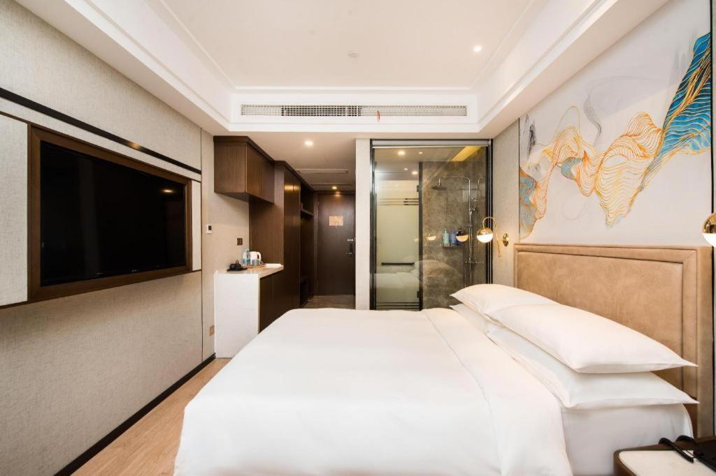 Hongqiao Pujue International Zhongshan Park Metro Station Hotel