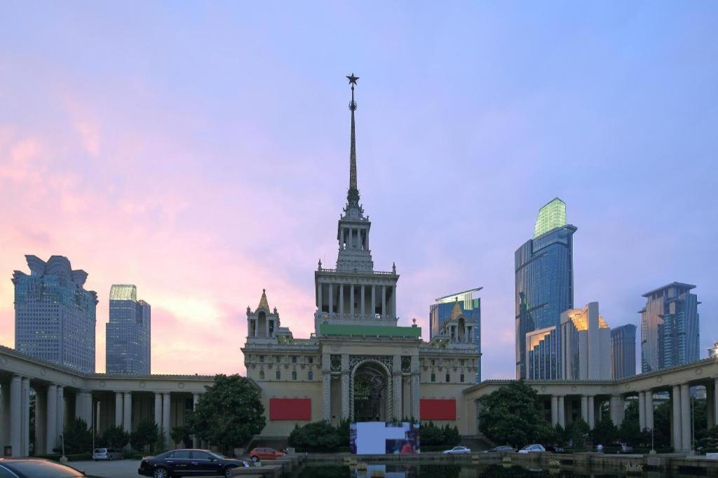 Hotel Hongqiao Pujue International Zhongshan Park Metro Station