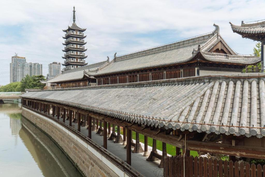 Hotel Hongqiao Pujue International Zhongshan Park Metro Station 4*